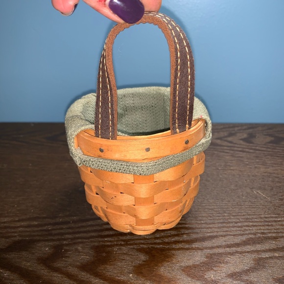 Longaberger Round Hanging Basket Dated 2001 - Picture 5 of 8